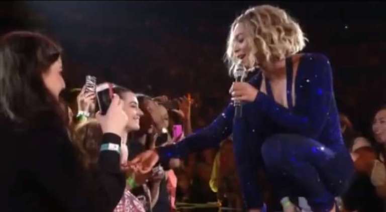 Beyonce sings with Sophie