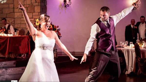 Bride And Brother Surprise Guests With Tribute To Late Father