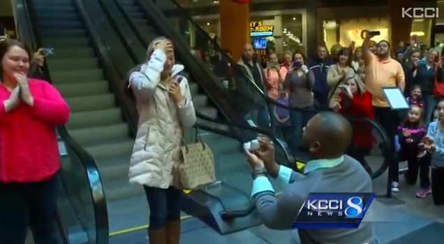 New Year's Eve flash mob is his best way to propose