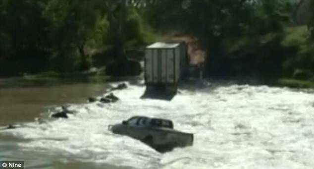 4wd stuck in river