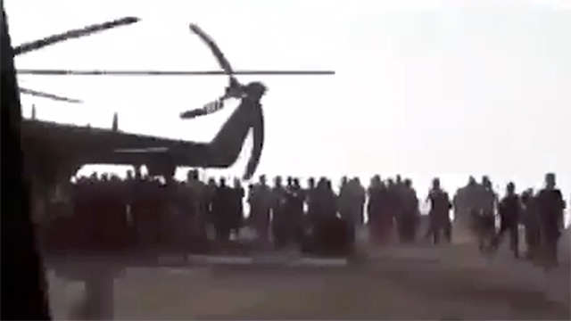 Iraqi troops deliver aid to Yazidi refugees