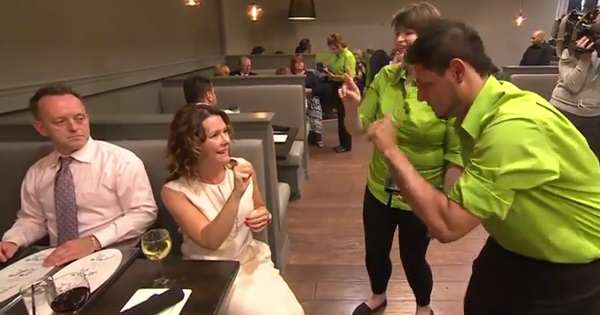 restaurant with deaf waiters