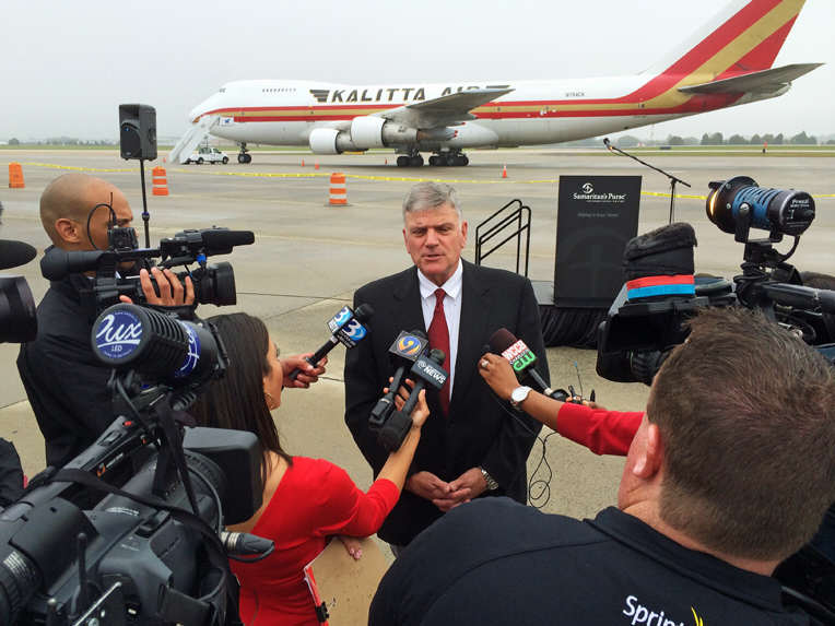 Iraq-airlift-Franklin-Graham-speaks