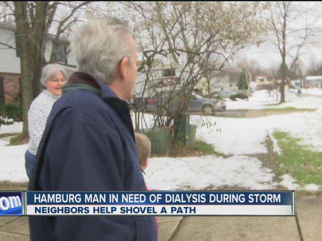 Neighbors_help_Hamburg_man_get_to_dialys_2298050000_9988803_ver1.0_640_480
