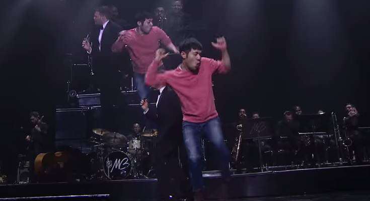 michael-buble-seoul-dancing-guy