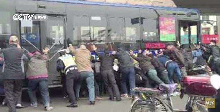 people lift bus off man trapped