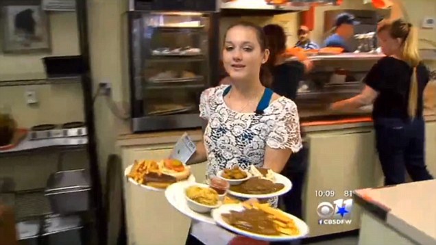waitress pays bill