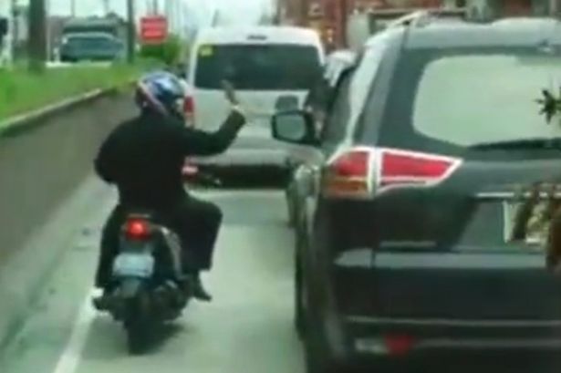 biker-helps-ambulance