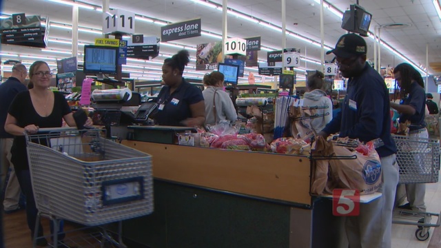 Nashville_Woman__Pays_Forward__Act_Of_Ki_0_26133053_ver1.0_640_480