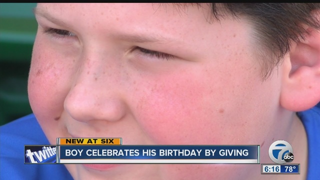 Boy_celebrates_his_birthday_by_paying_it_0_39121123_ver1.0_640_480