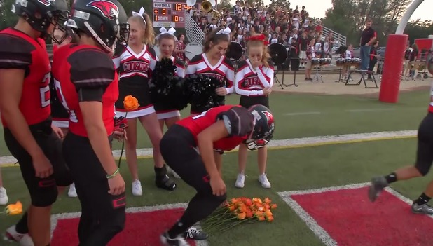 cheerleader-gets-support-from-football-team