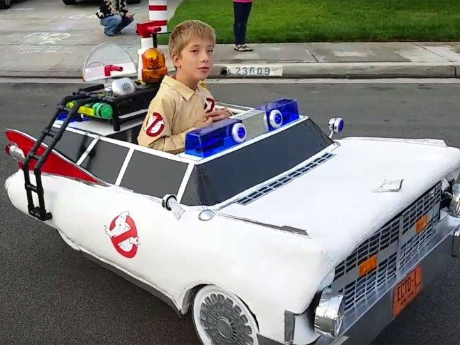 dad-makes-awesome-wheelchair-costumes
