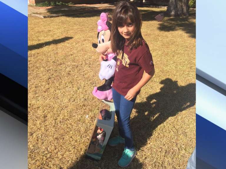 first-responders-give-gifts