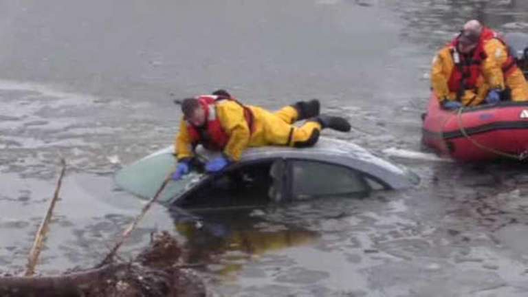 samaritan saves woman trapped in car