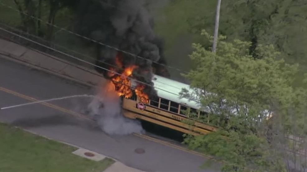 good samaritan rescues kids from burning school bus