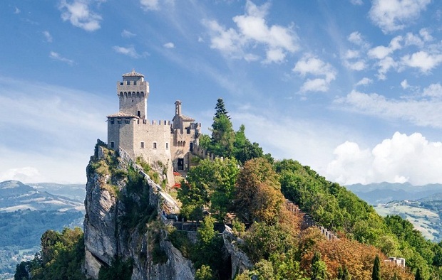 italy is giving away free castles