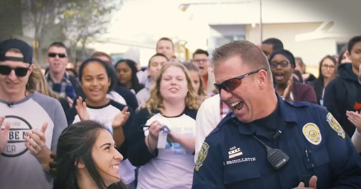 Massive Flash mob overhwelms police officer