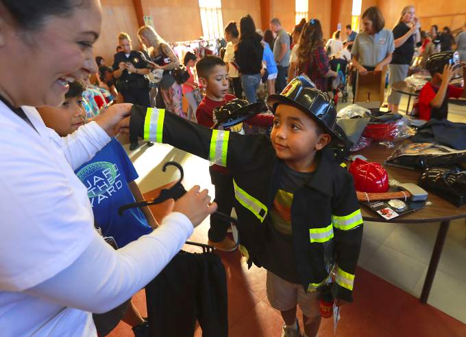 santa rose police give costumes