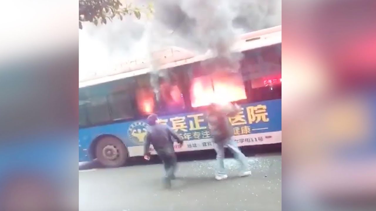 good samaritans rescue people trapped in burning bus