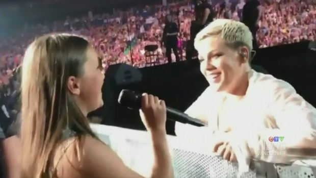 pink fan steals the show