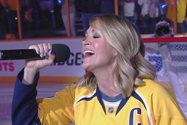 carrie underwood national anthem