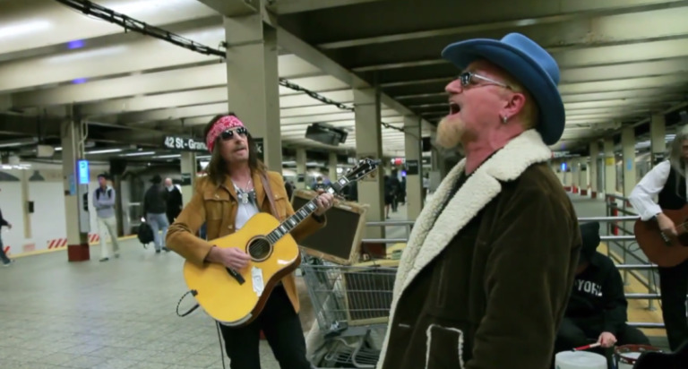 u2 in disguise in subway