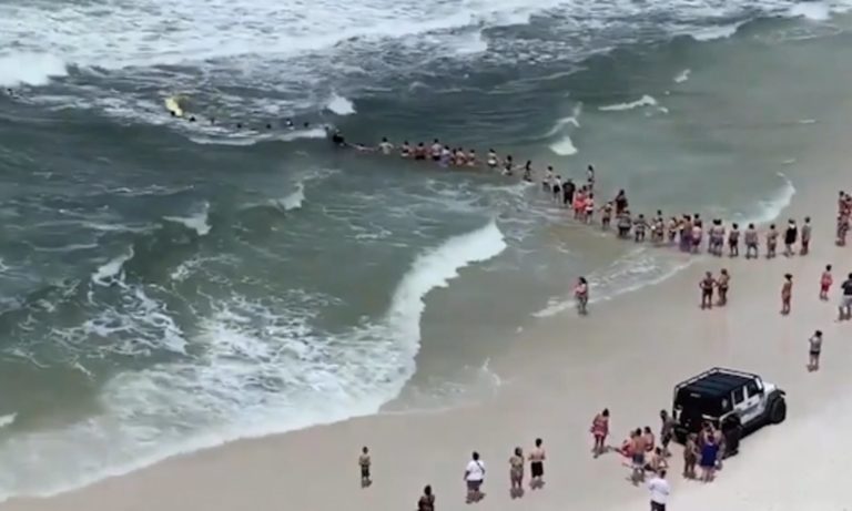 human chain in panam beach