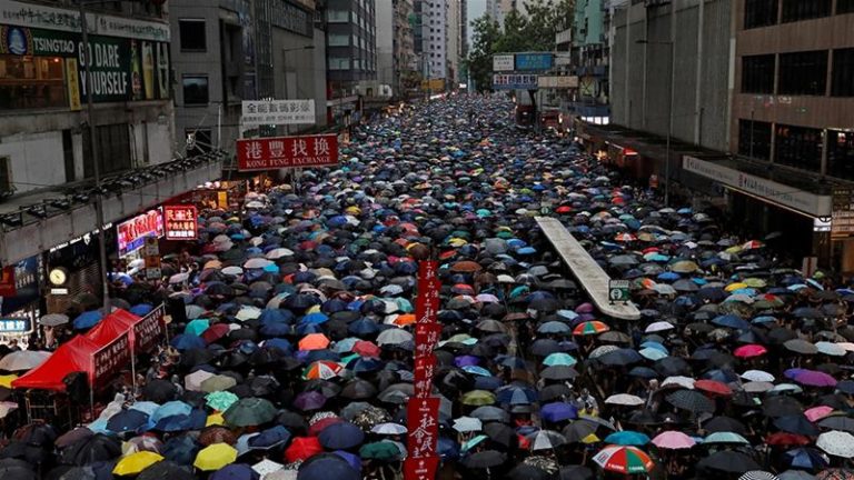 hong-kong-protesters-defy-government