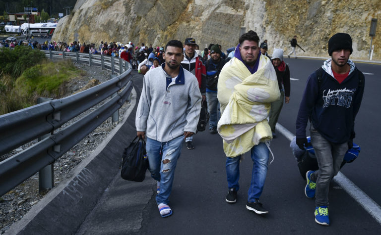 TOPSHOT-ECUADOR-COLOMBIA-PERU-VENEZUELA-MIGRATION