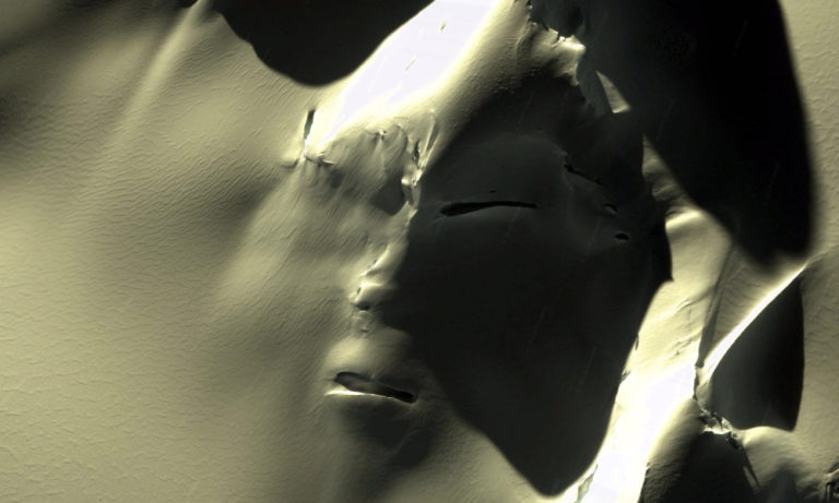 alien-face-on-antarctica