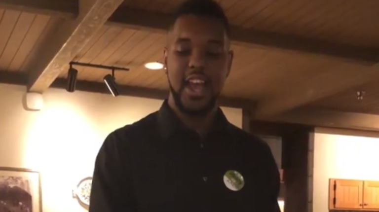 singer-at-olive-garden