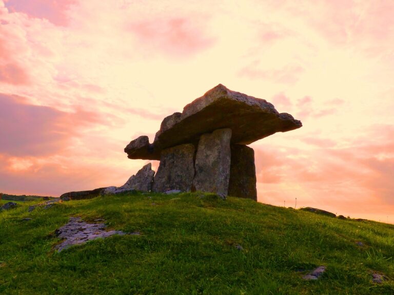 dolmen-456997_1280-public-domain