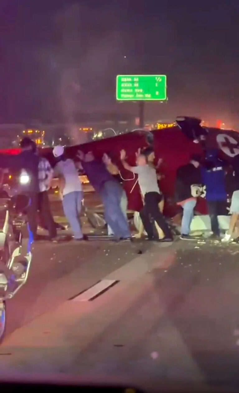 bystanders lift helicopter