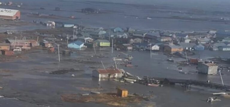 rescue airlift flooding1