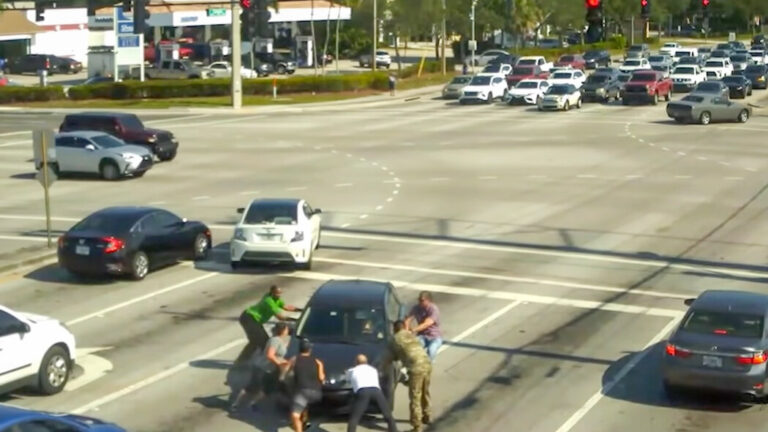 samaritans saves unconscous driver 01-videoSixteenByNine1050